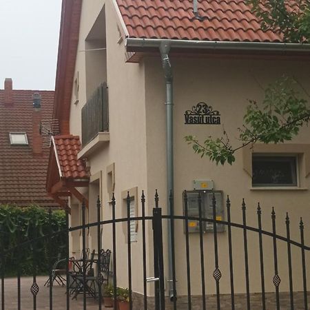 Napsugar Apartmanhaz บาลาตอนแลลเล ภายนอก รูปภาพ