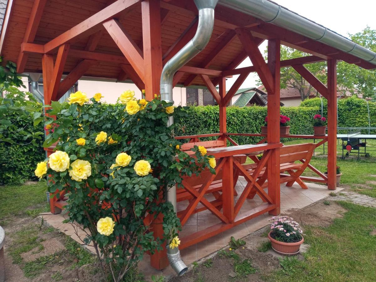 Napsugar Apartmanhaz บาลาตอนแลลเล ภายนอก รูปภาพ