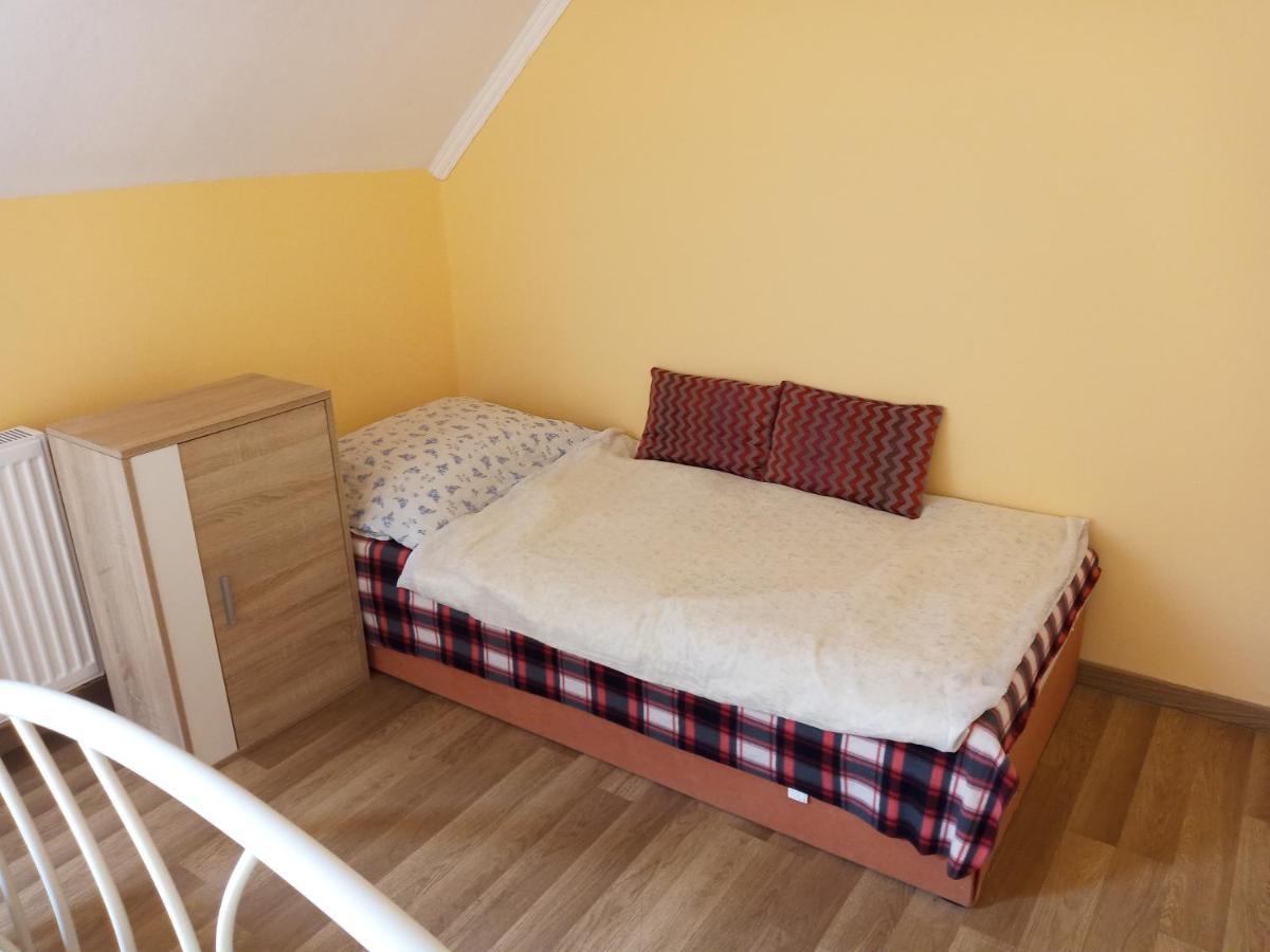 Napsugar Apartmanhaz บาลาตอนแลลเล ภายนอก รูปภาพ