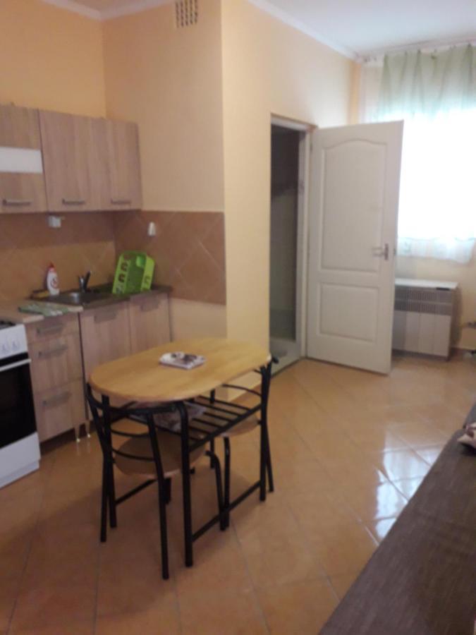 Napsugar Apartmanhaz บาลาตอนแลลเล ภายนอก รูปภาพ