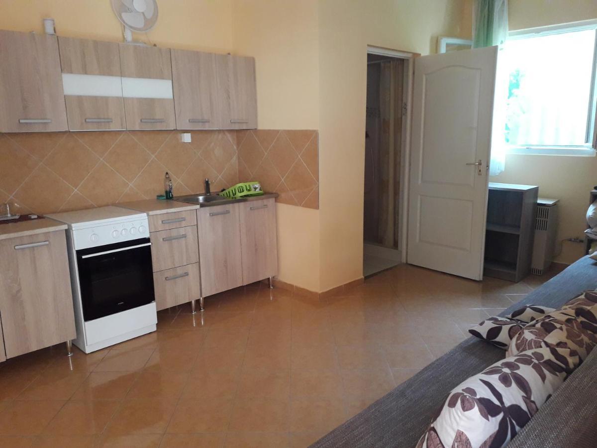 Napsugar Apartmanhaz บาลาตอนแลลเล ภายนอก รูปภาพ