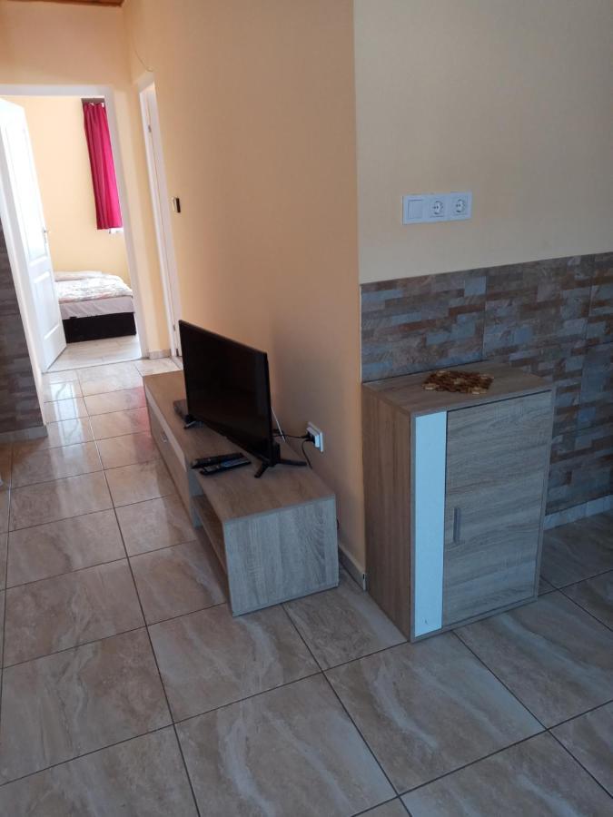 Napsugar Apartmanhaz บาลาตอนแลลเล ภายนอก รูปภาพ