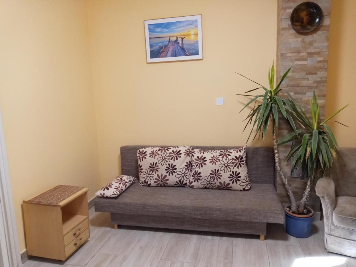 Napsugar Apartmanhaz บาลาตอนแลลเล ภายนอก รูปภาพ