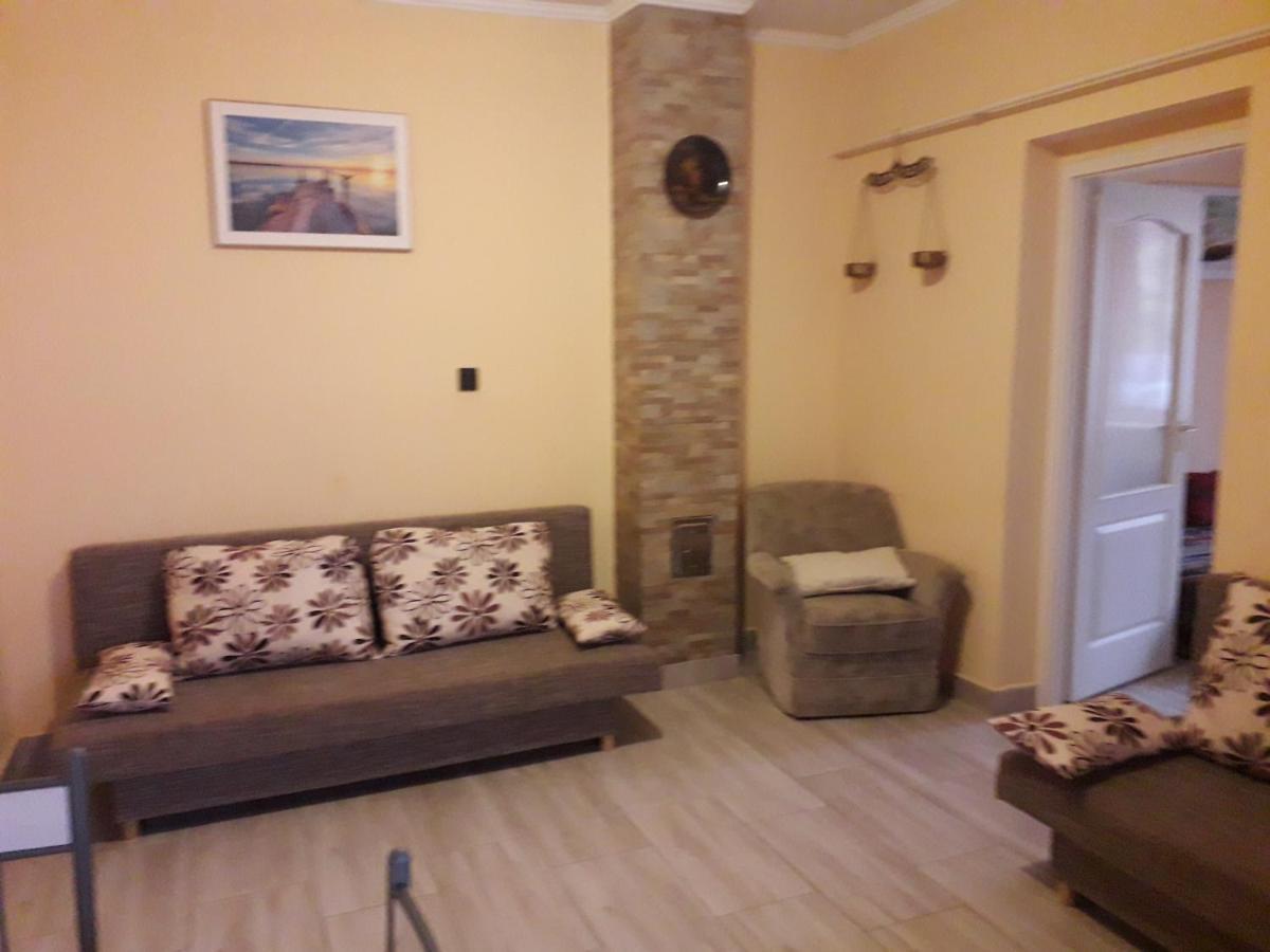 Napsugar Apartmanhaz บาลาตอนแลลเล ภายนอก รูปภาพ