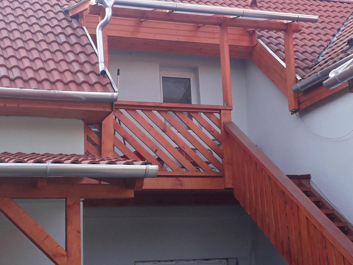 Napsugar Apartmanhaz บาลาตอนแลลเล ภายนอก รูปภาพ
