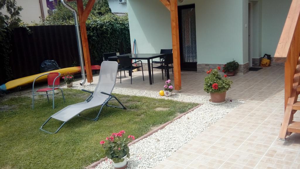 Napsugar Apartmanhaz บาลาตอนแลลเล ภายนอก รูปภาพ