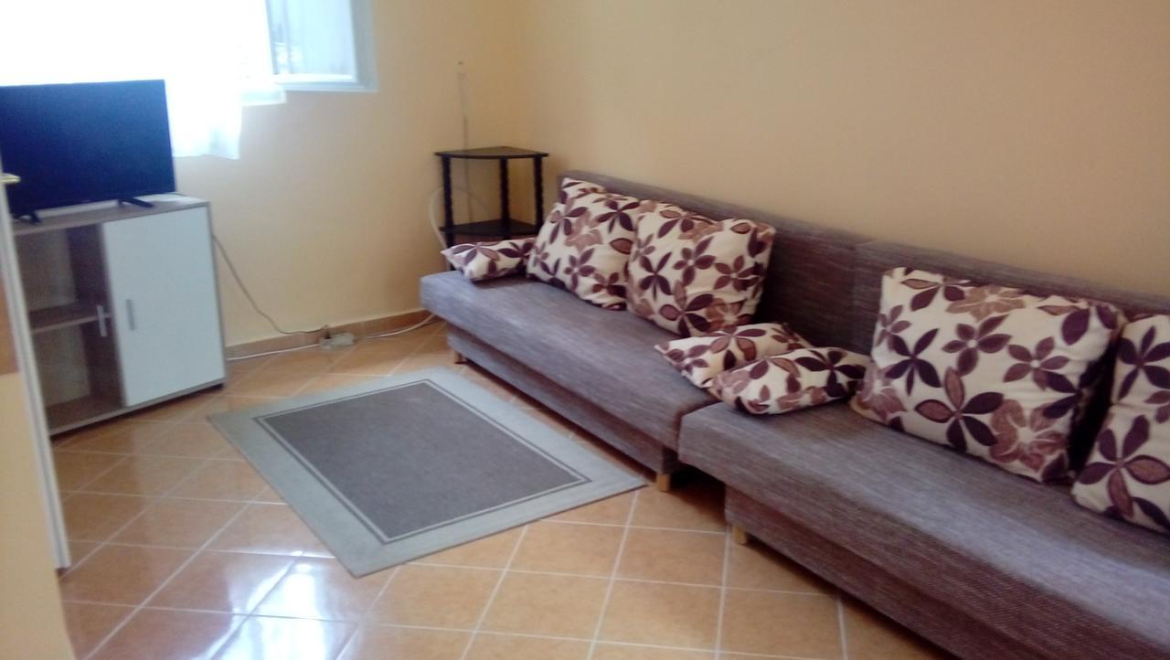 Napsugar Apartmanhaz บาลาตอนแลลเล ภายนอก รูปภาพ