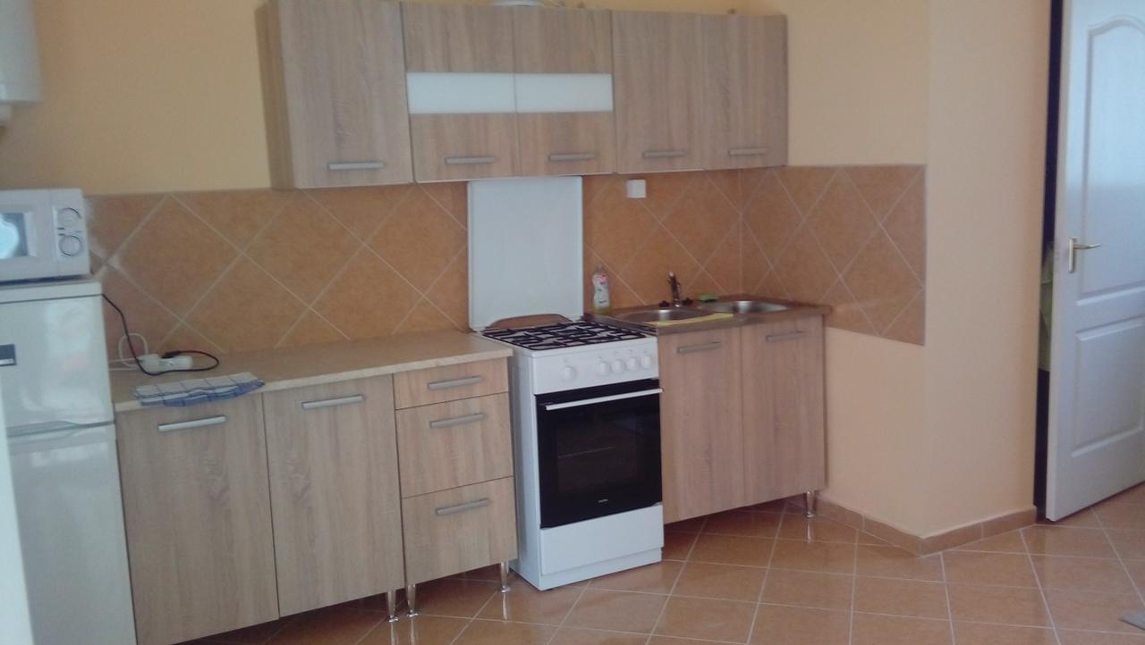 Napsugar Apartmanhaz บาลาตอนแลลเล ภายนอก รูปภาพ