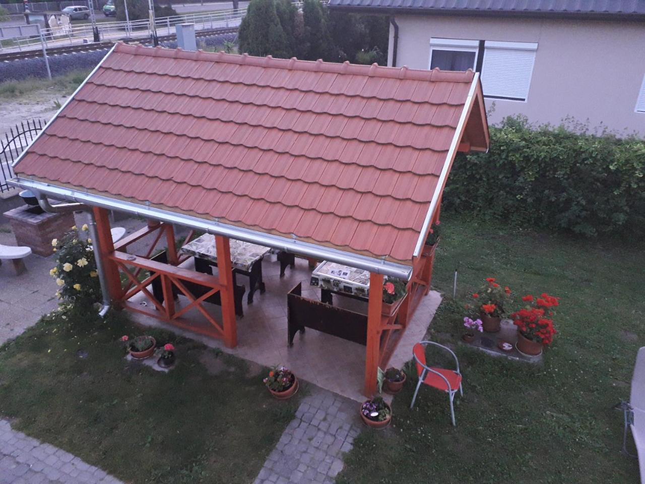 Napsugar Apartmanhaz บาลาตอนแลลเล ภายนอก รูปภาพ
