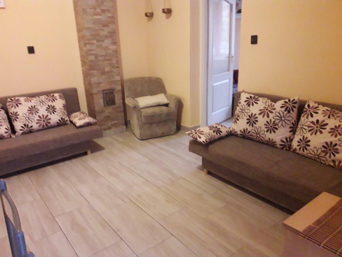 Napsugar Apartmanhaz บาลาตอนแลลเล ภายนอก รูปภาพ